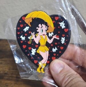 Cute Vintage Rare 1996 Betty Boop With Her Pet Pudgy Black Heart Rubber Magnet